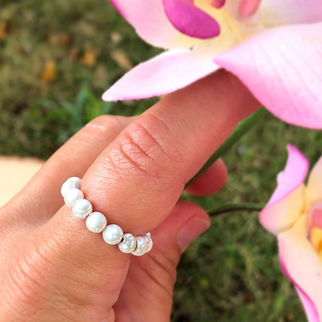 WHITE PEARL RING